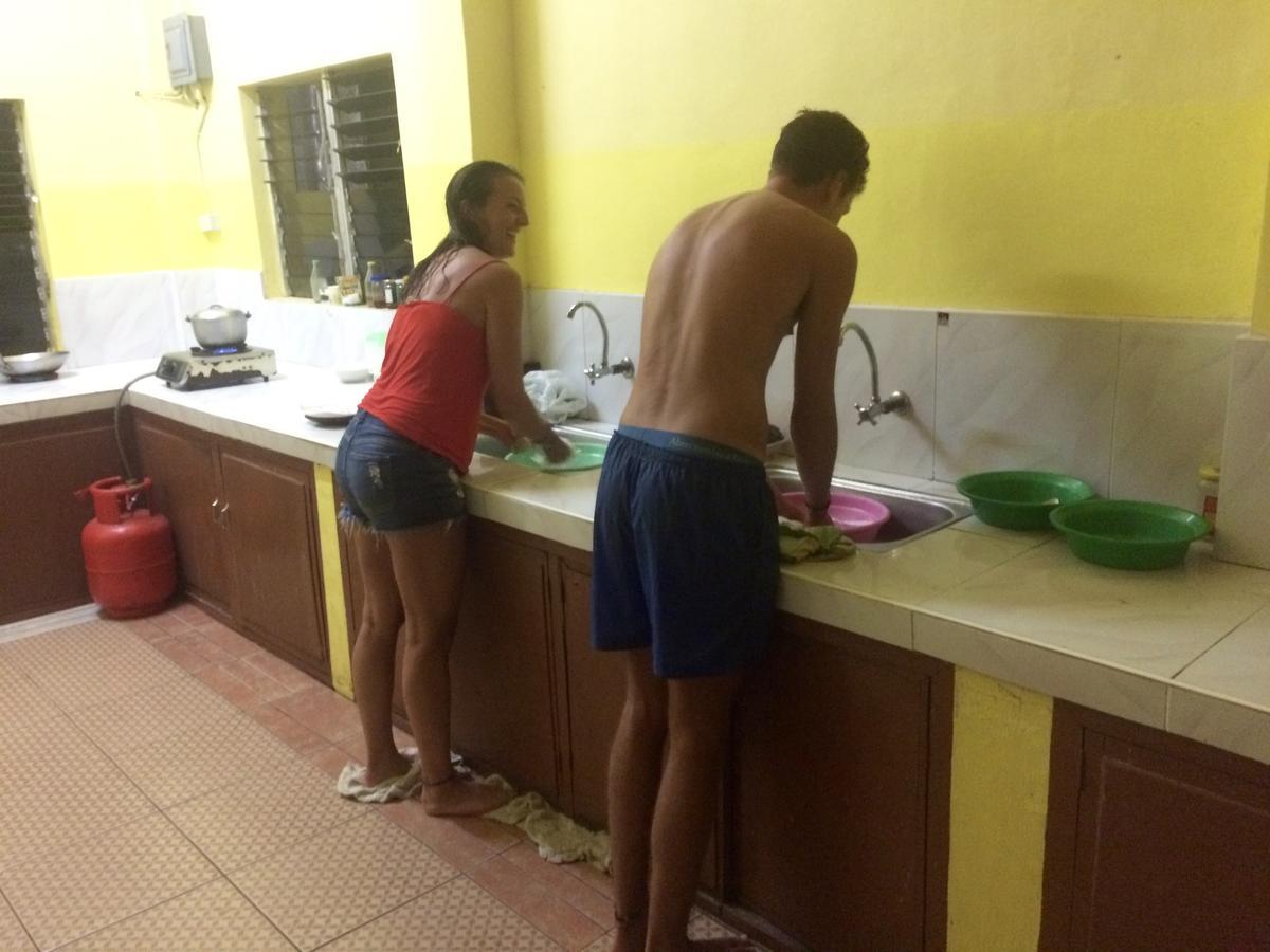 Fat Monkey Hostel Coron Εξωτερικό φωτογραφία