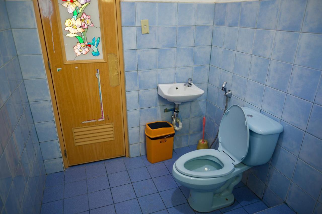 Fat Monkey Hostel Coron Εξωτερικό φωτογραφία